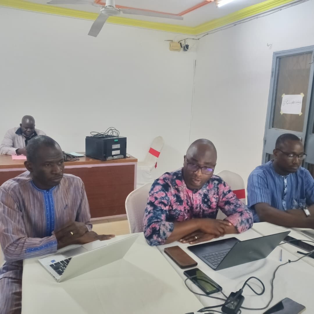 Au milieu, le SEN-PND livrant son allocution &agrave; l'ouverture de l'atelier